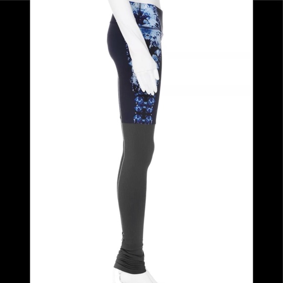 Alo Leggings - Picture 2 of 6